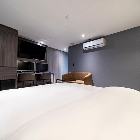 Urban Brown Hotel Chungju City Hall Экстерьер фото