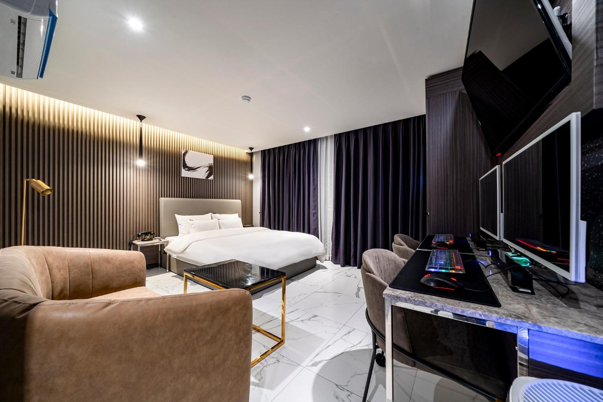 Urban Brown Hotel Chungju City Hall Экстерьер фото