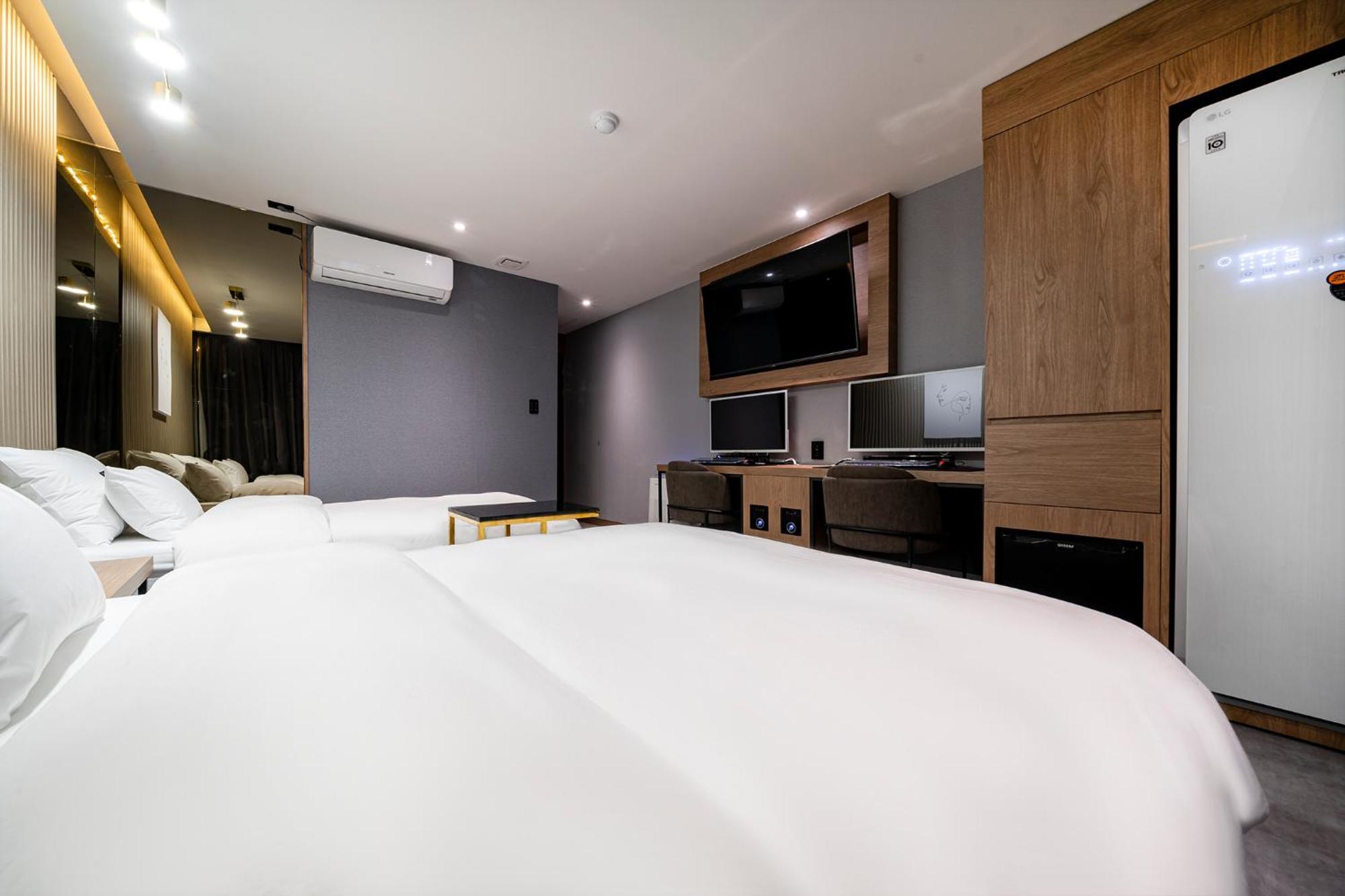 Urban Brown Hotel Chungju City Hall Экстерьер фото