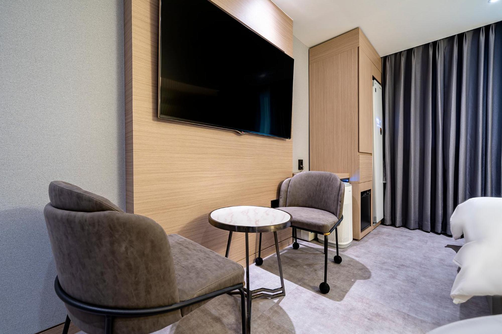 Urban Brown Hotel Chungju City Hall Экстерьер фото