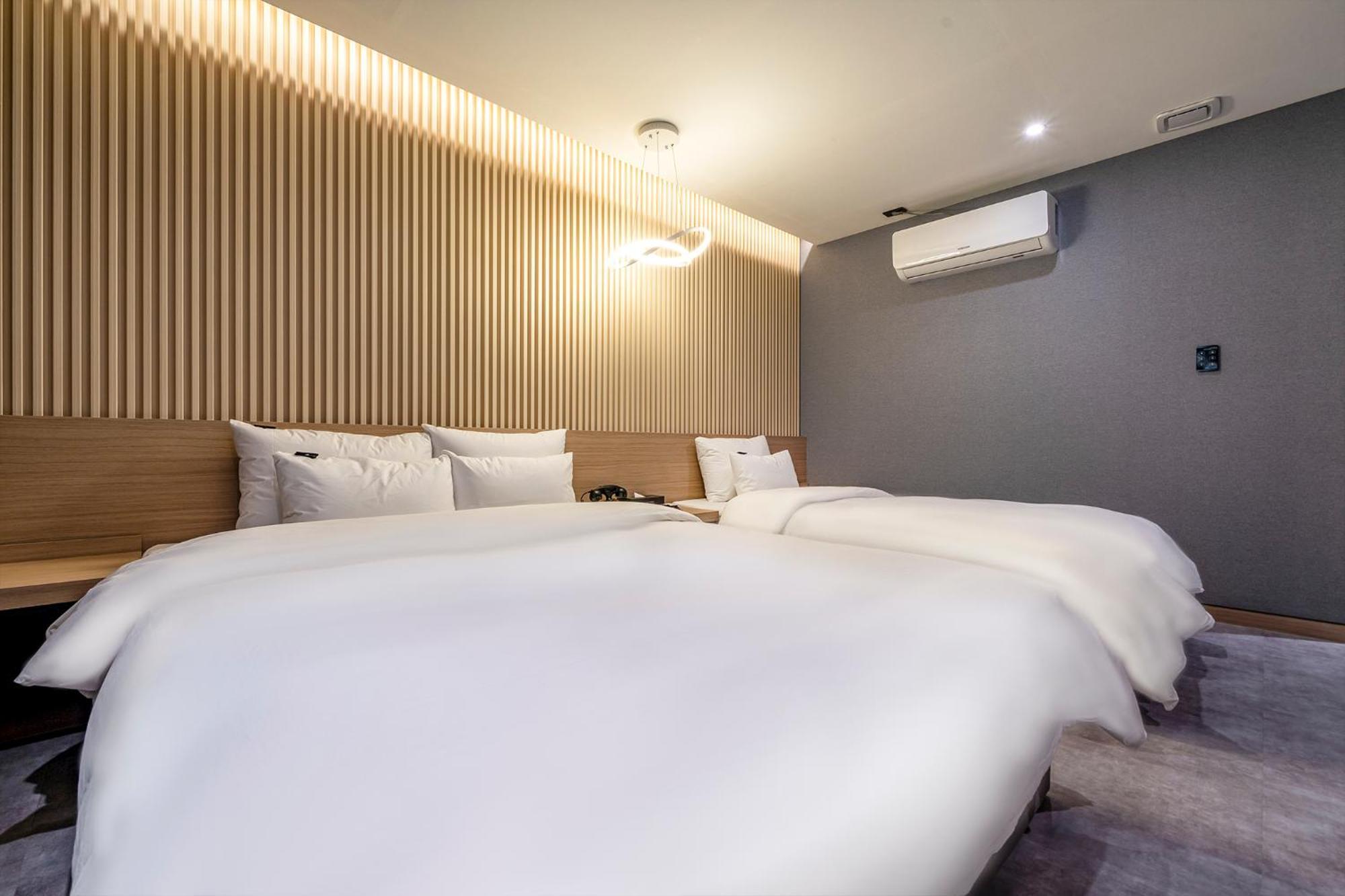 Urban Brown Hotel Chungju City Hall Экстерьер фото