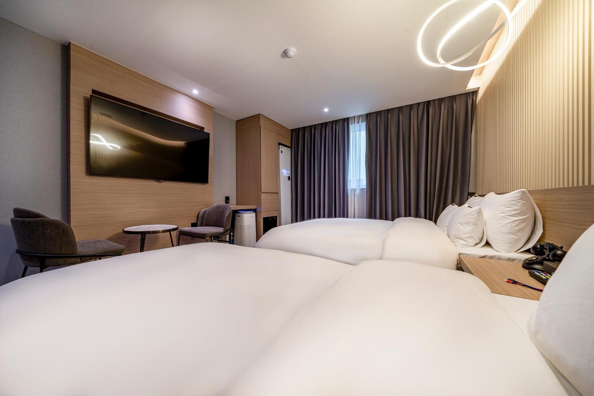 Urban Brown Hotel Chungju City Hall Экстерьер фото