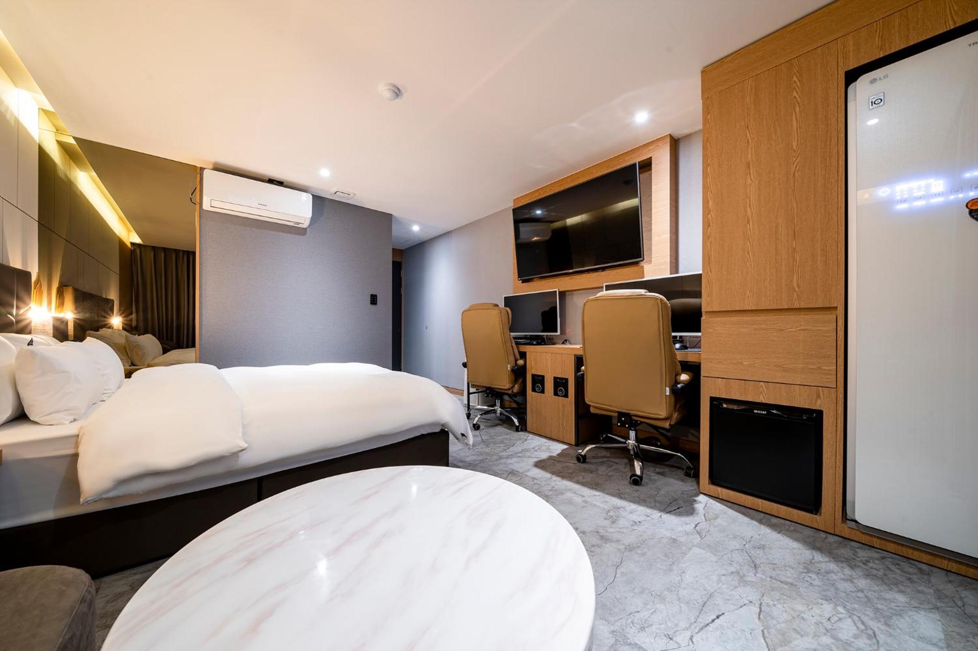 Urban Brown Hotel Chungju City Hall Экстерьер фото
